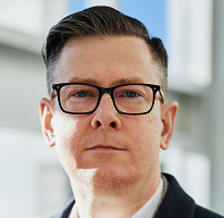Alexander Hughes, CEO i dyrektor firmy działającej w branży handlu kryptowalutami, portret